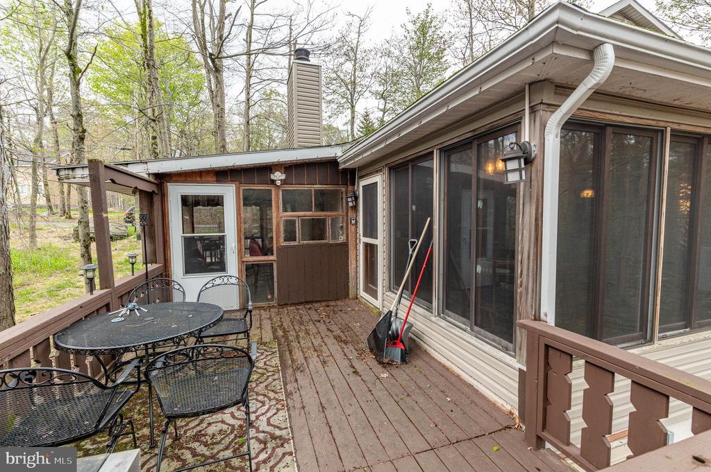 1328 WINDING WAY