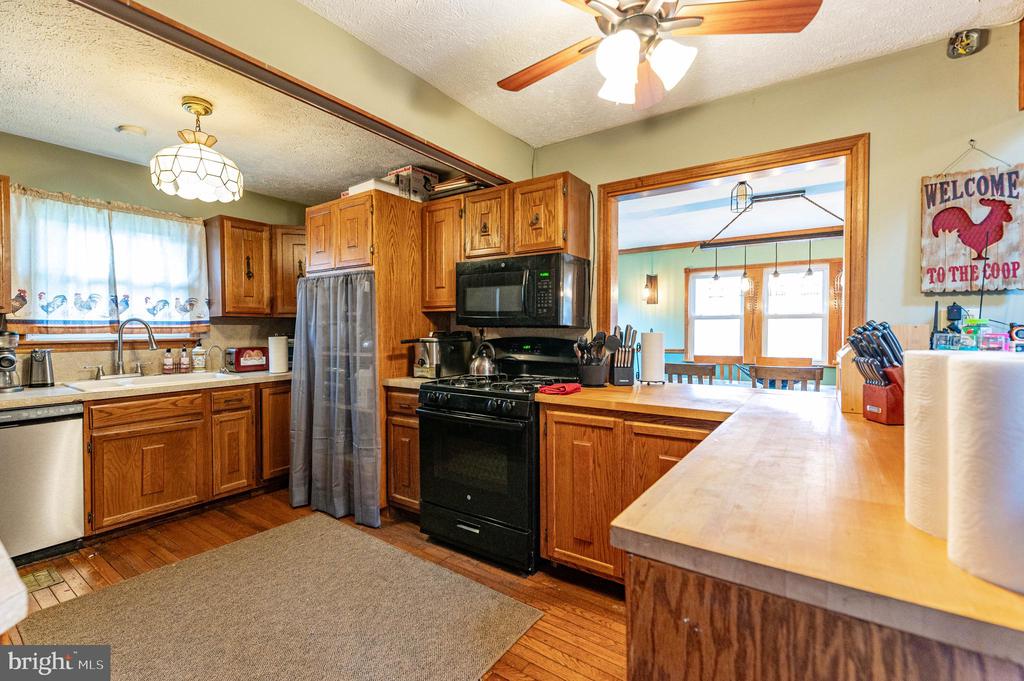 1328 WINDING WAY