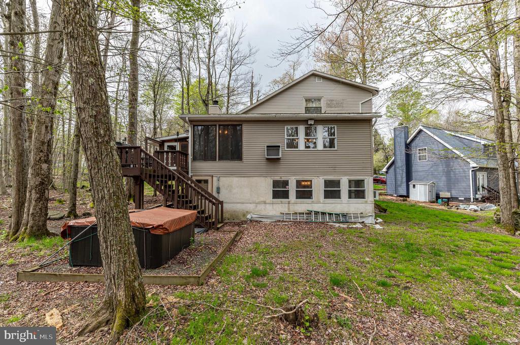 1328 WINDING WAY