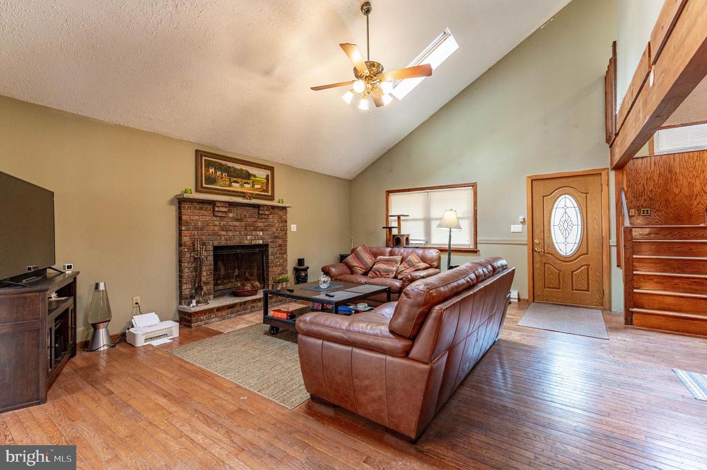 1328 WINDING WAY