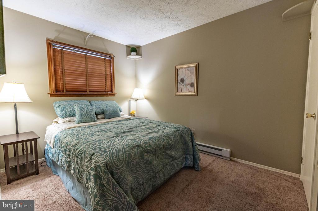 1328 WINDING WAY