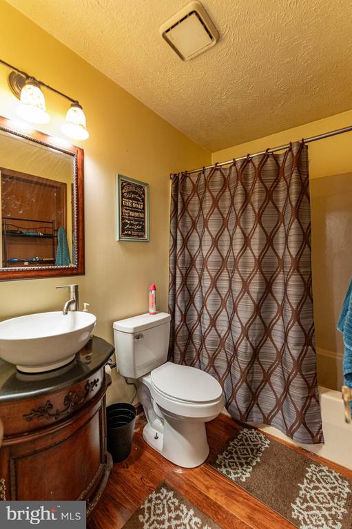 1328 WINDING WAY