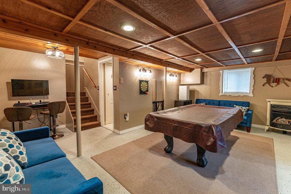 1328 WINDING WAY