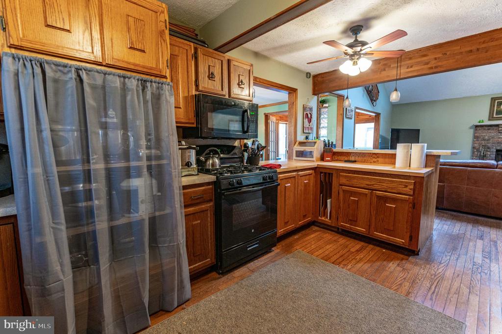 1328 WINDING WAY