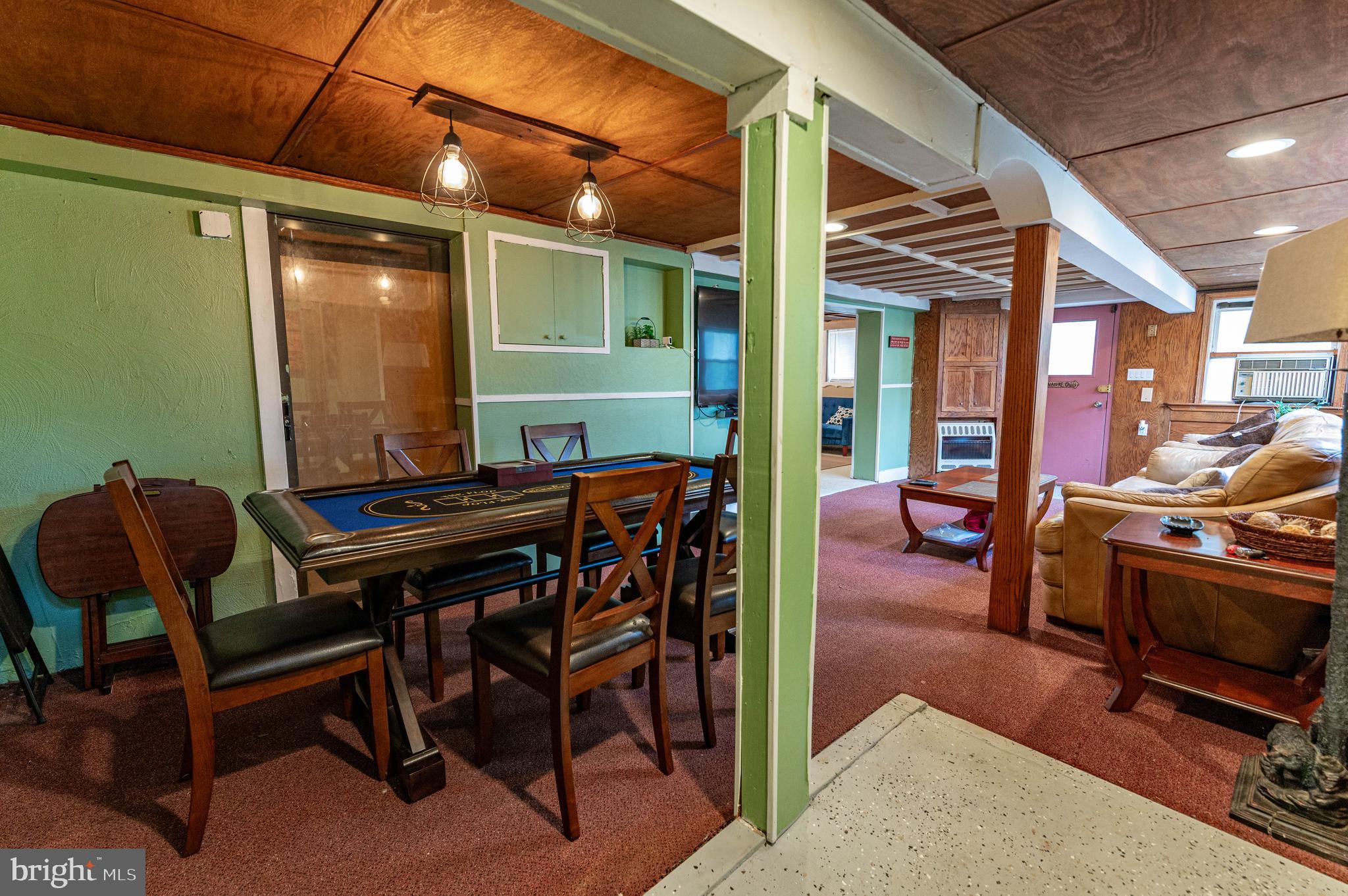 1328 WINDING WAY