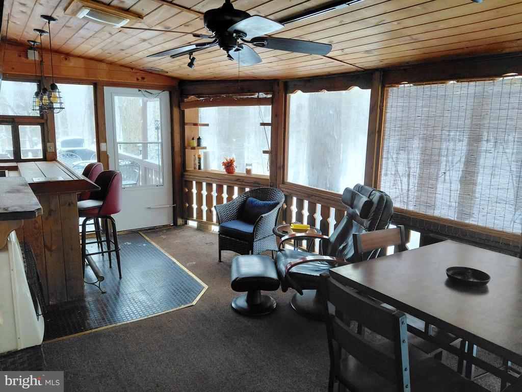 1328 WINDING WAY
