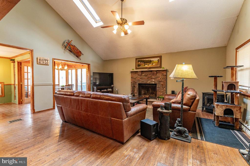 1328 WINDING WAY