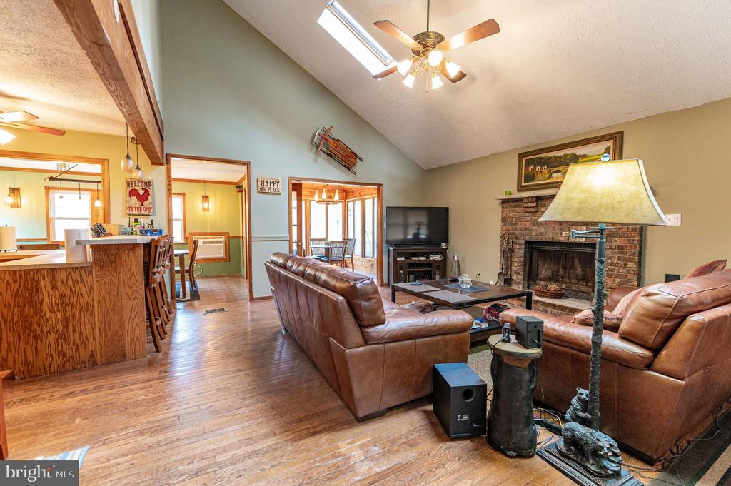 1328 WINDING WAY