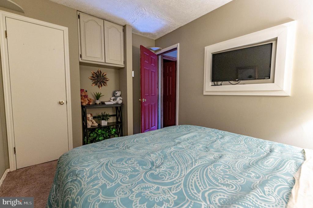 1328 WINDING WAY