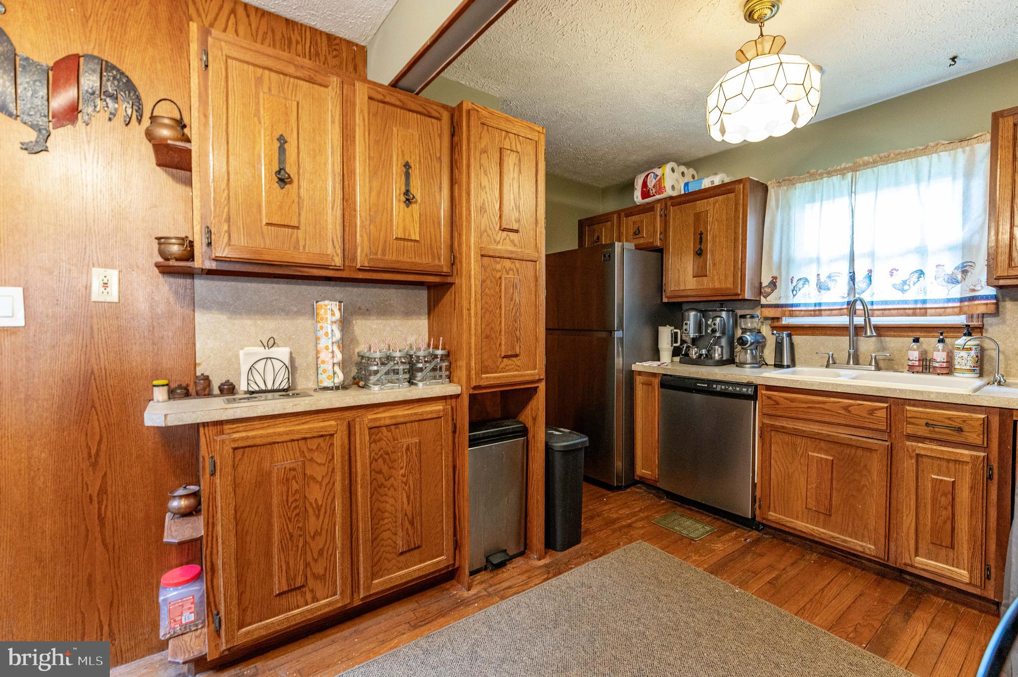 1328 WINDING WAY