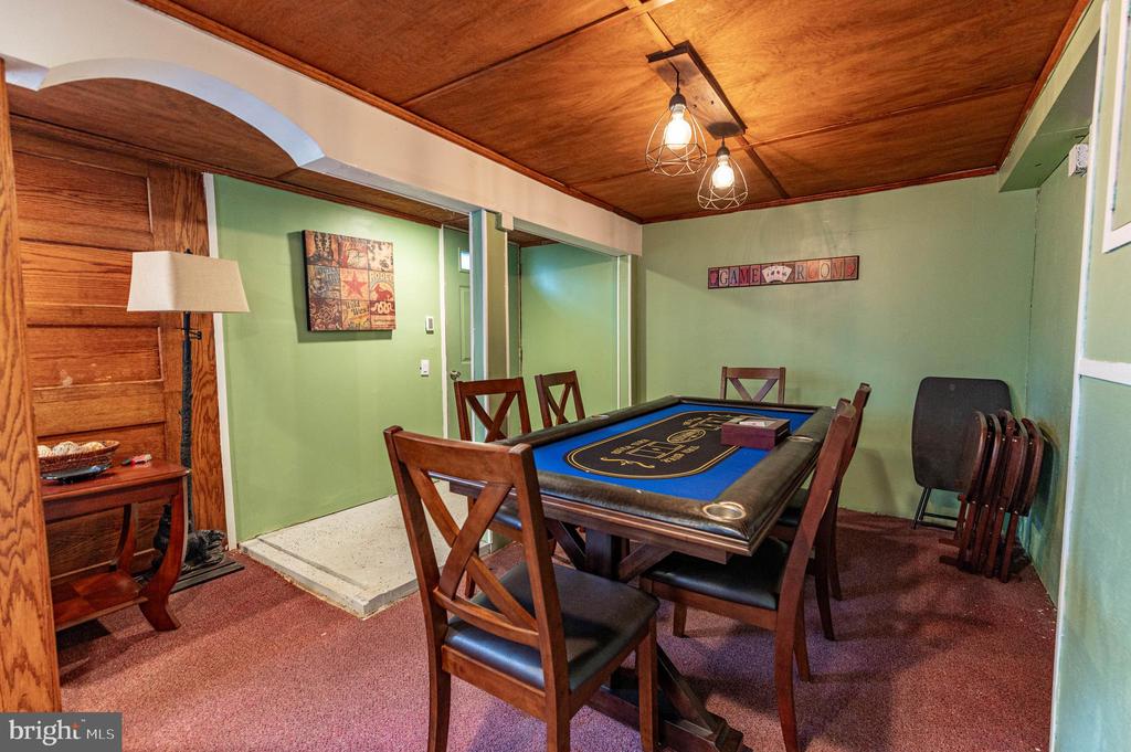 1328 WINDING WAY