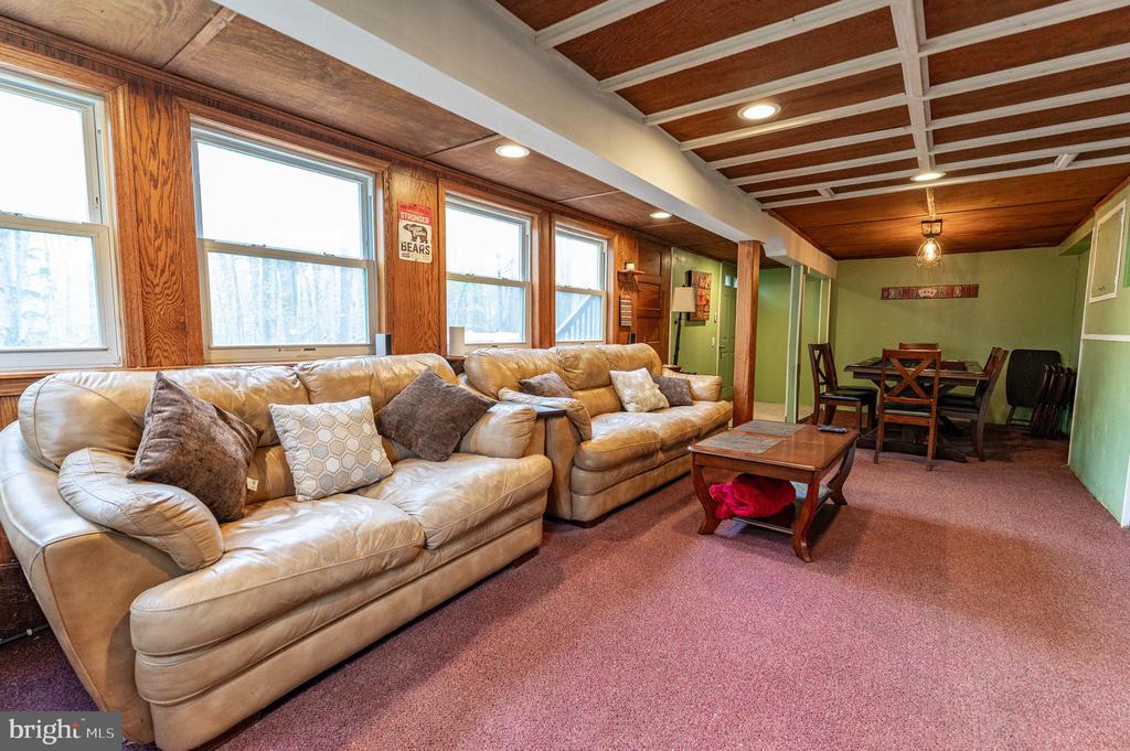 1328 WINDING WAY