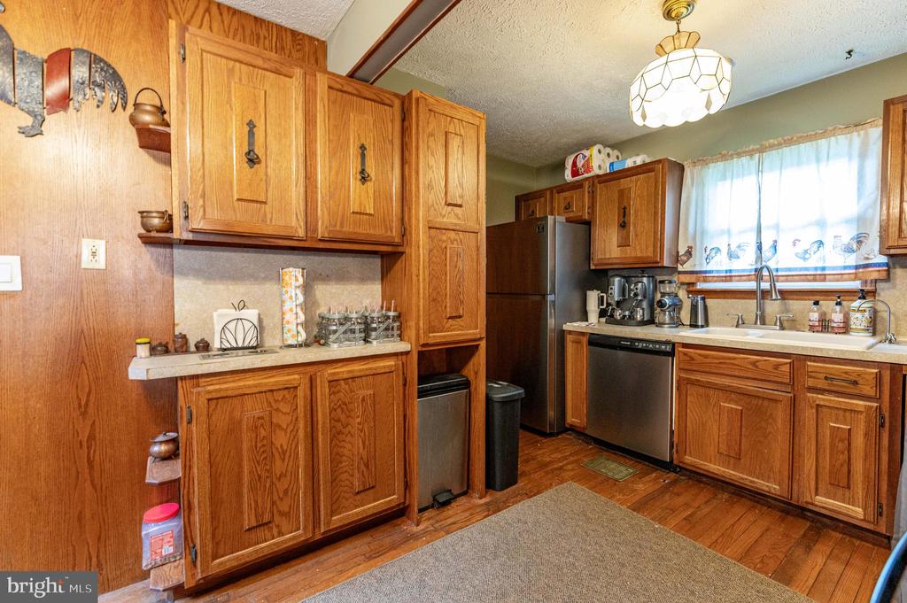 1328 WINDING WAY
