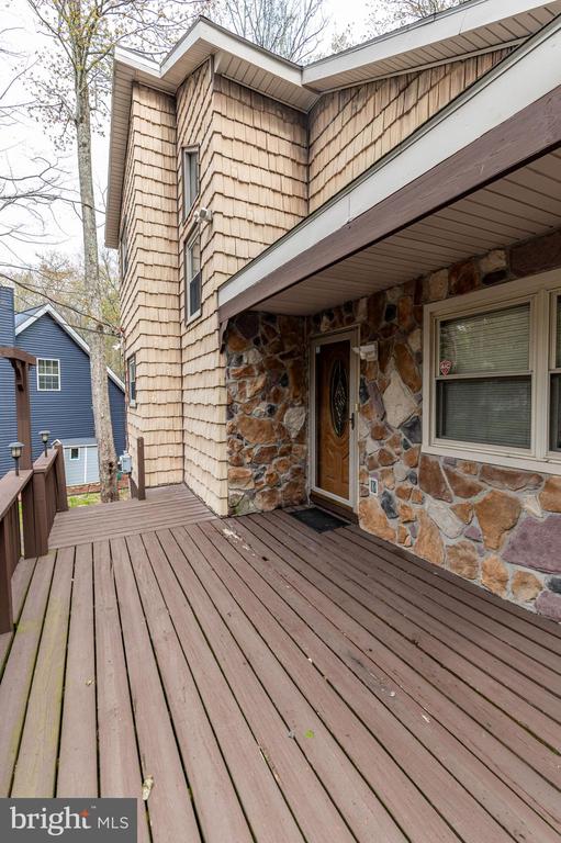 1328 WINDING WAY