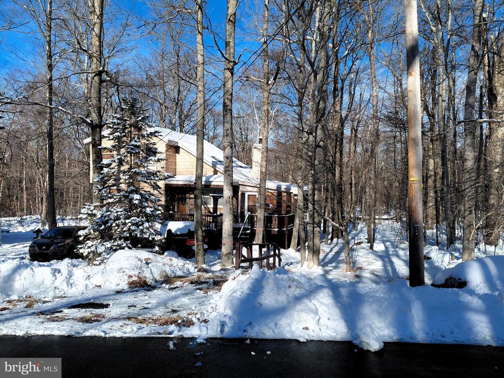 1328 WINDING WAY