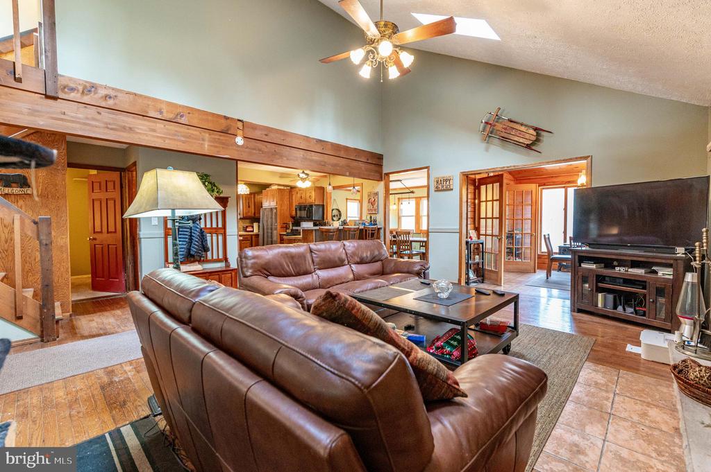 1328 WINDING WAY