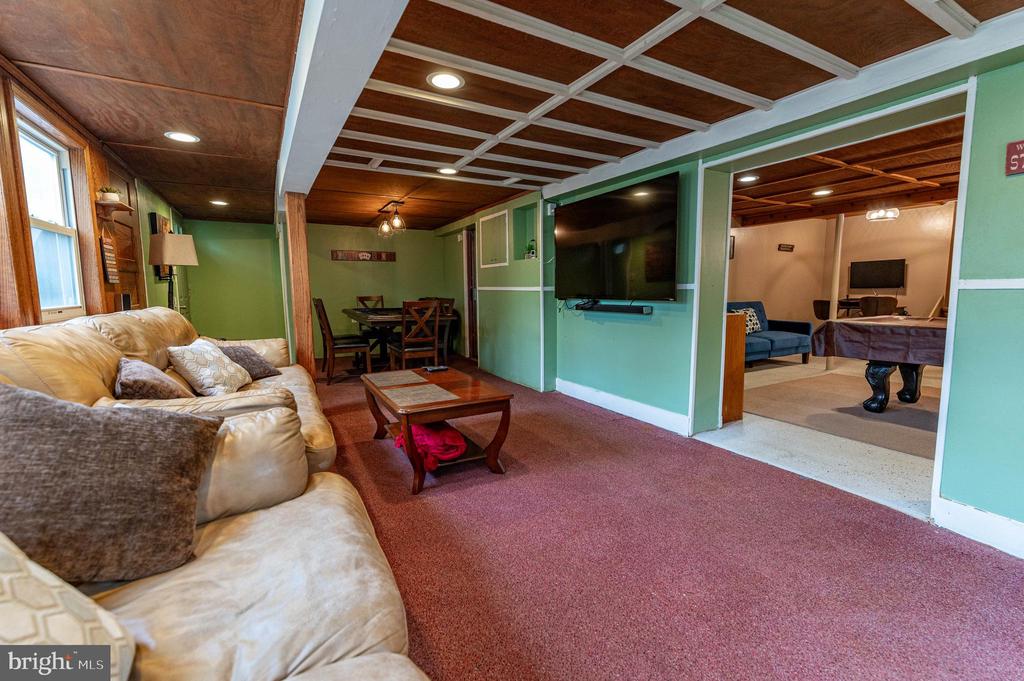 1328 WINDING WAY