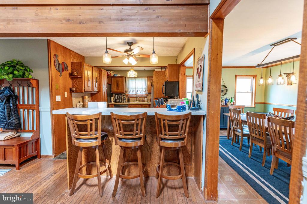 1328 WINDING WAY