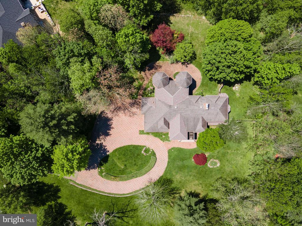 441 HIDDEN LAKE DRIVE