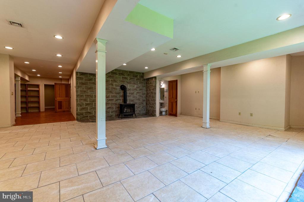 441 HIDDEN LAKE DRIVE