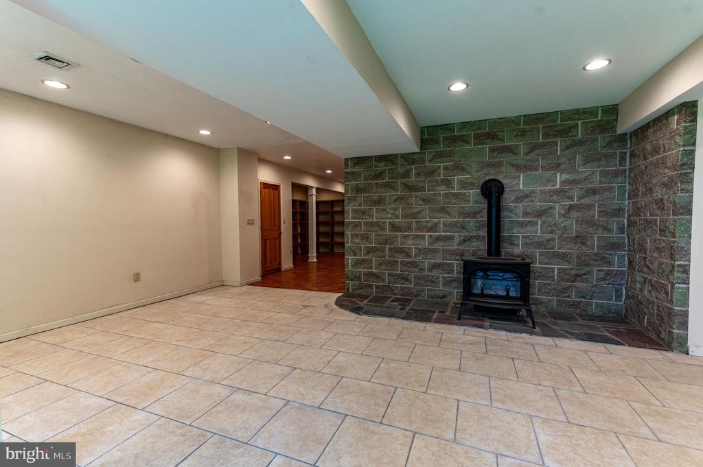 441 HIDDEN LAKE DRIVE