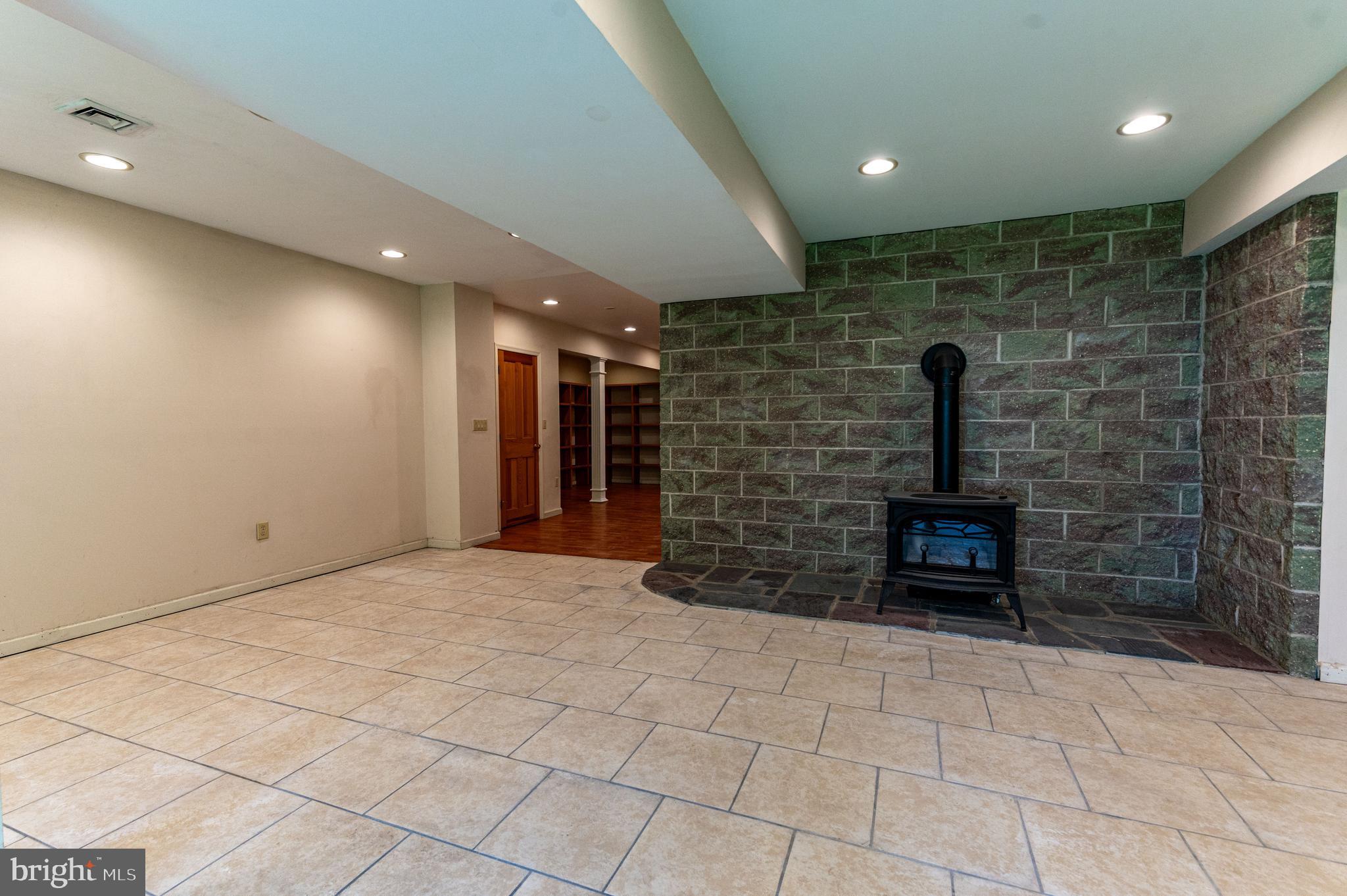 441 HIDDEN LAKE DRIVE
