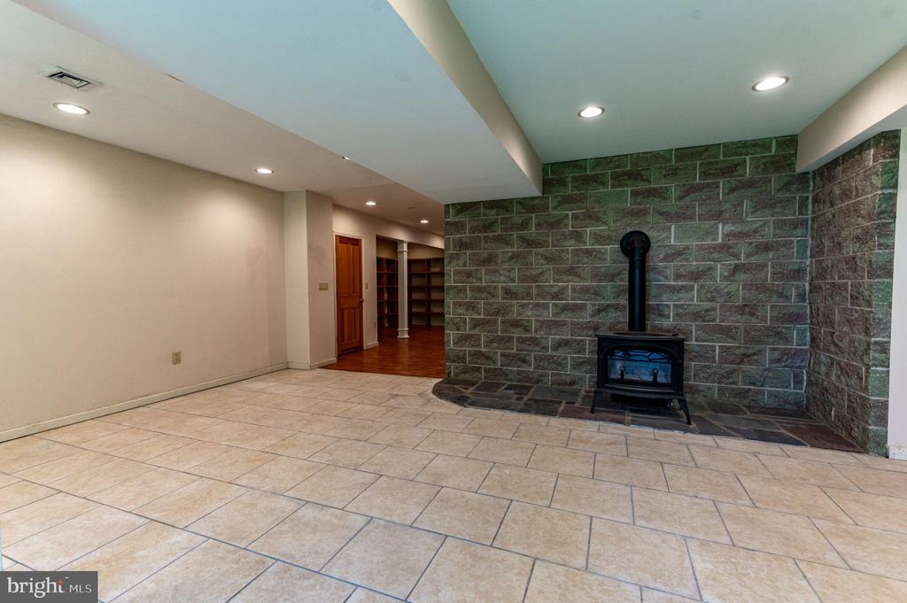 441 HIDDEN LAKE DRIVE