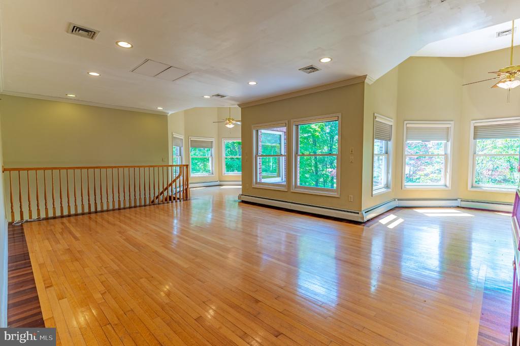 441 HIDDEN LAKE DRIVE