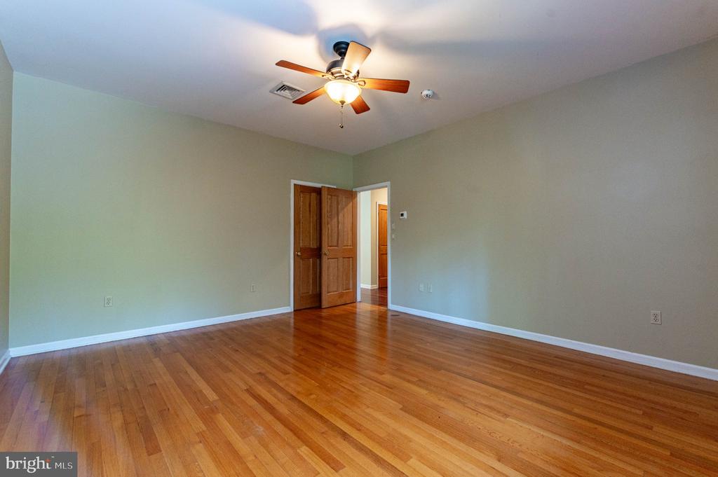 441 HIDDEN LAKE DRIVE