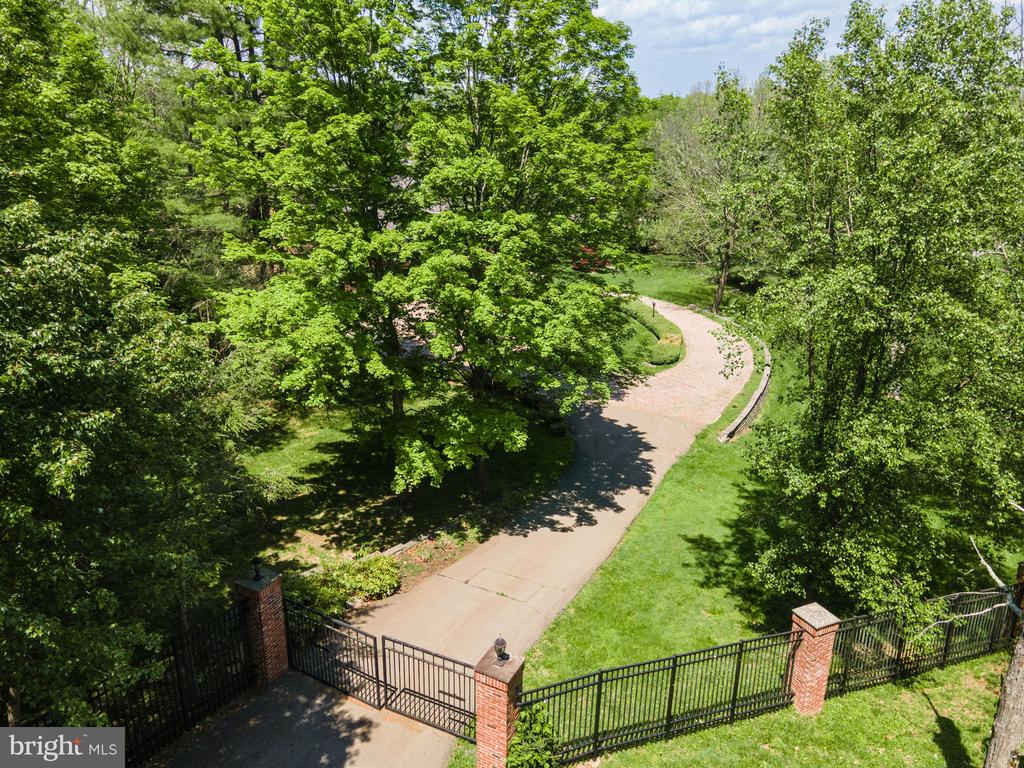 441 HIDDEN LAKE DRIVE