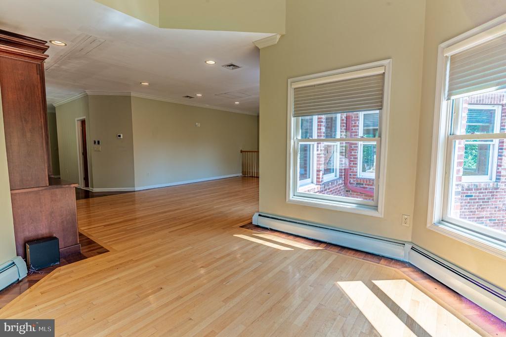 441 HIDDEN LAKE DRIVE
