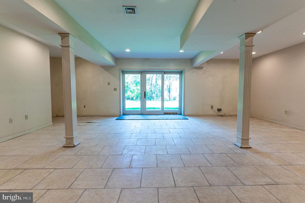 441 HIDDEN LAKE DRIVE