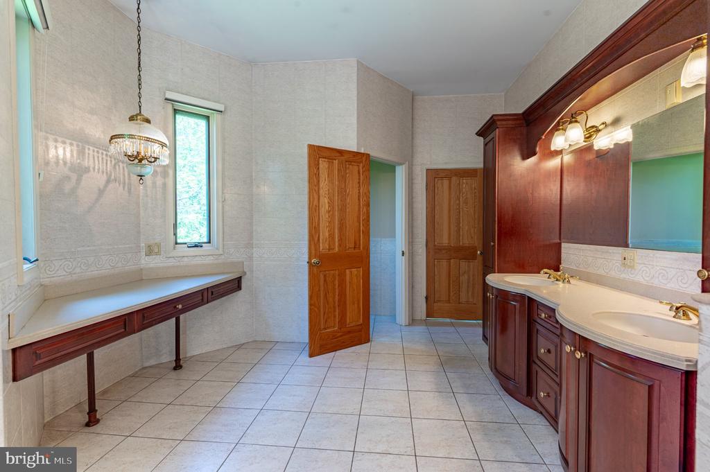 441 HIDDEN LAKE DRIVE