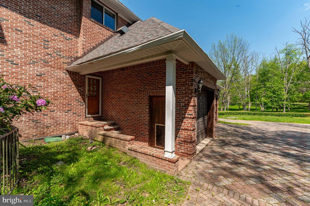 441 HIDDEN LAKE DRIVE