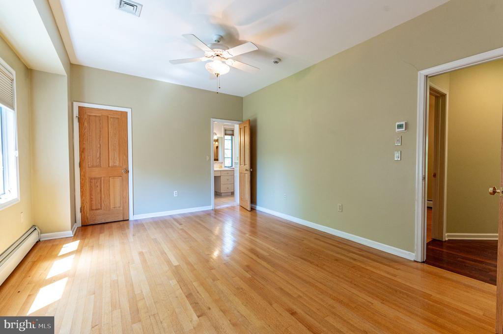 441 HIDDEN LAKE DRIVE