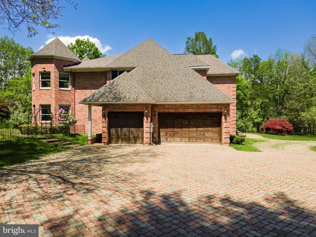 441 HIDDEN LAKE DRIVE