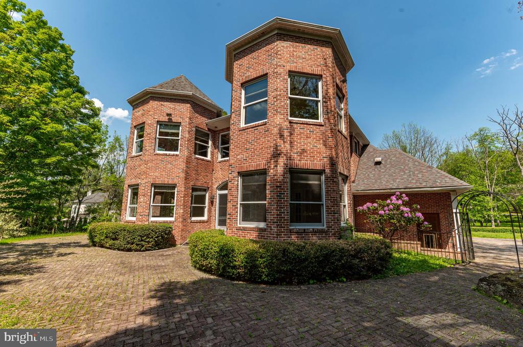 441 HIDDEN LAKE DRIVE