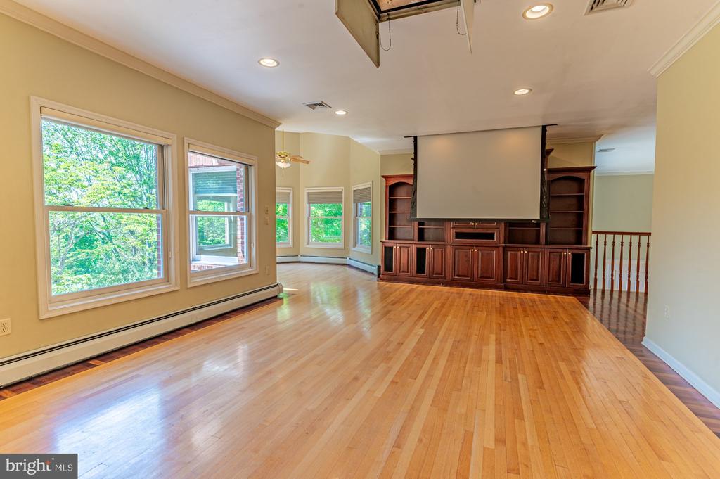 441 HIDDEN LAKE DRIVE