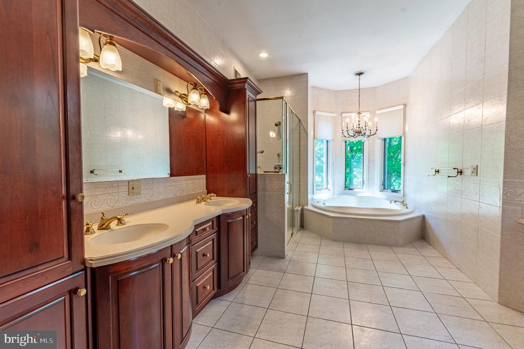 441 HIDDEN LAKE DRIVE
