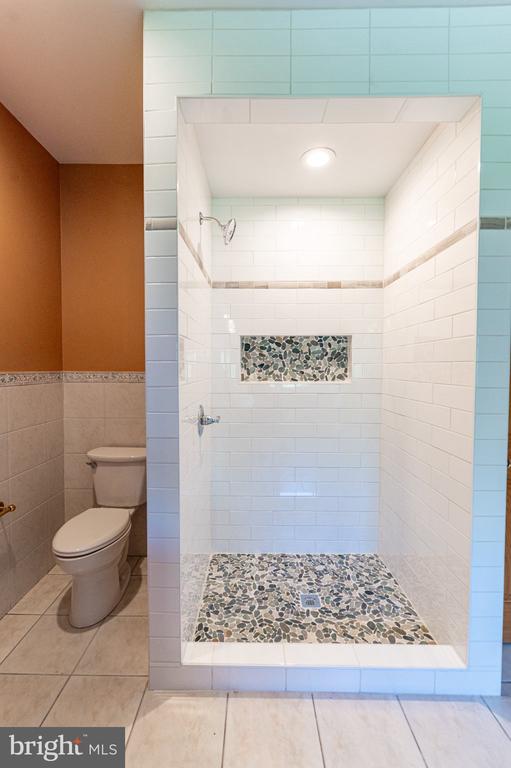 441 HIDDEN LAKE DRIVE