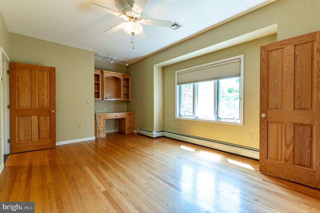 441 HIDDEN LAKE DRIVE