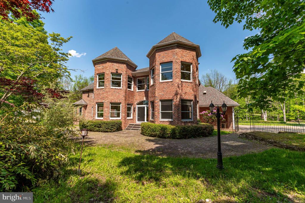441 HIDDEN LAKE DRIVE