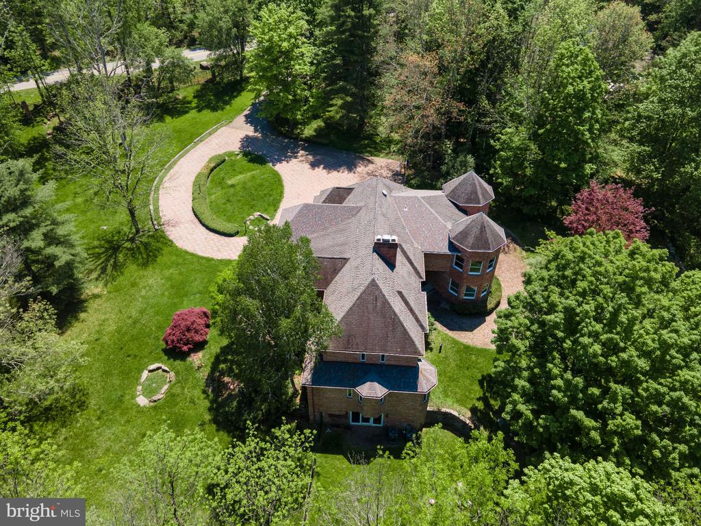 441 HIDDEN LAKE DRIVE
