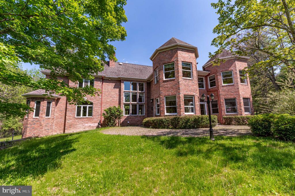 441 HIDDEN LAKE DRIVE