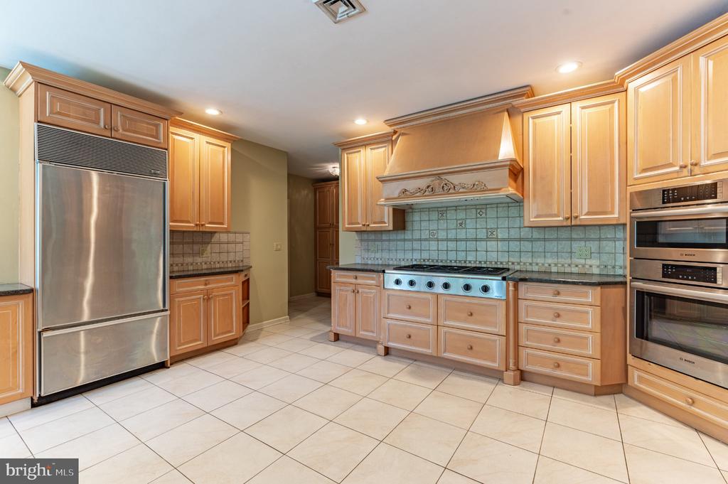 441 HIDDEN LAKE DRIVE
