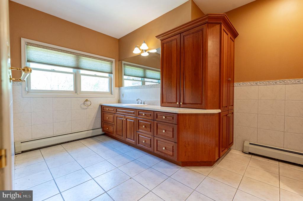 441 HIDDEN LAKE DRIVE