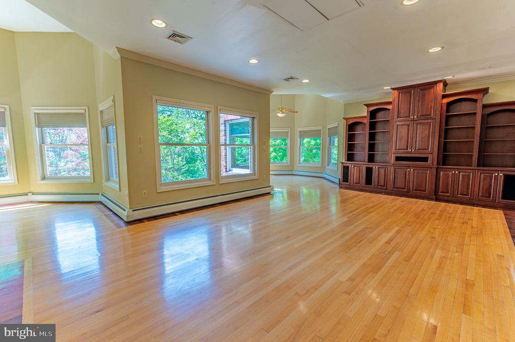 441 HIDDEN LAKE DRIVE