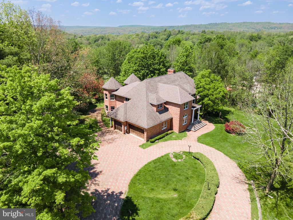 441 HIDDEN LAKE DRIVE