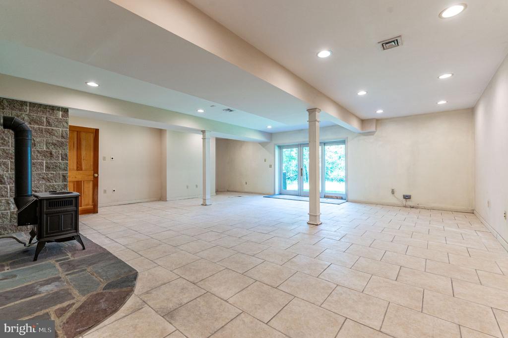 441 HIDDEN LAKE DRIVE
