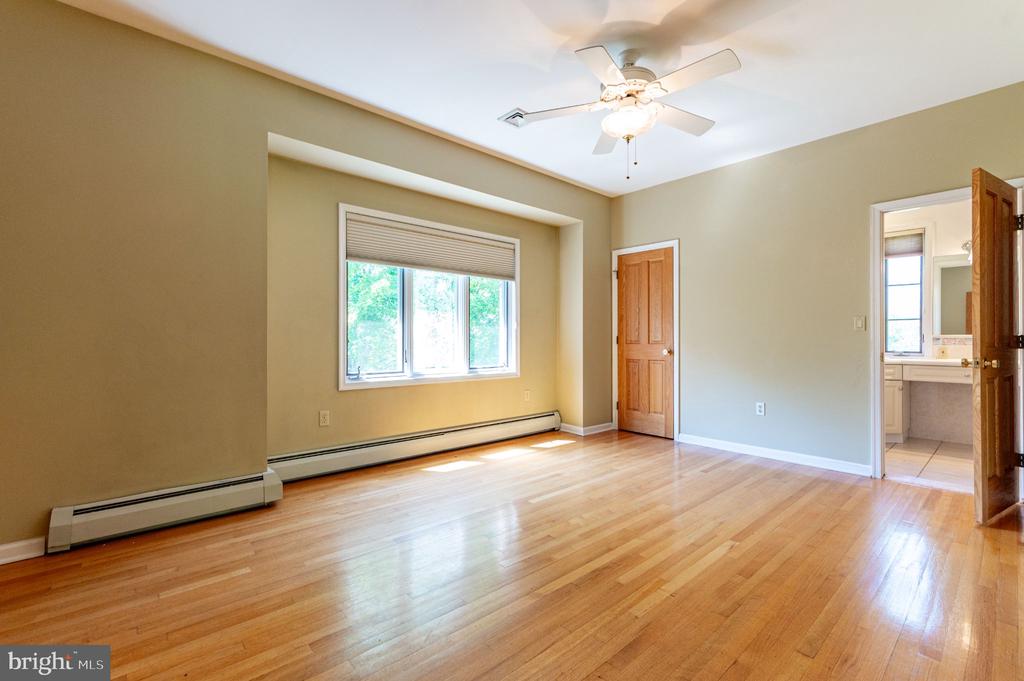 441 HIDDEN LAKE DRIVE